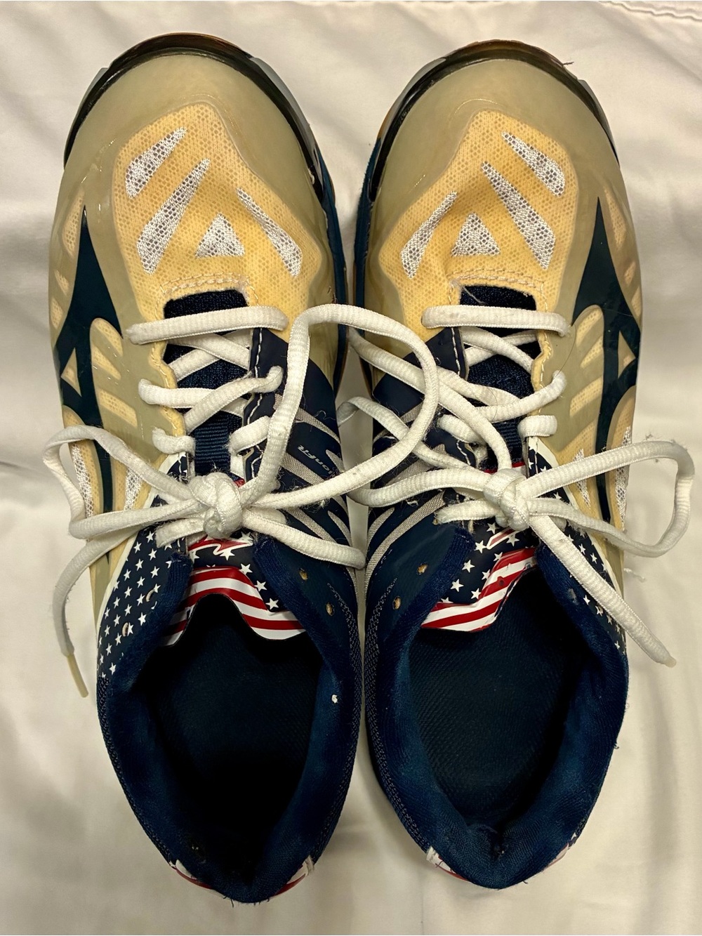 Mizuno Yellow and Navy Sneakers with Stars